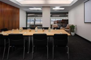 Área de negócios e/ou sala de conferências em Rydges Wellington Airport