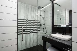 Um banheiro em Rydges Wellington Airport