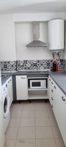 Kuchyňa alebo kuchynka v ubytovaní Sa Shei Apartment Tossa de Mar