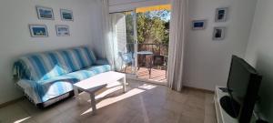 Televízia a/alebo spoločenská miestnosť v ubytovaní Sa Shei Apartment Tossa de Mar