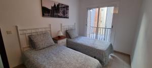 Posteľ alebo postele v izbe v ubytovaní Sa Shei Apartment Tossa de Mar
