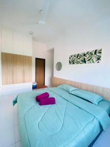 Säng eller sängar i ett rum på The Sweet Escape @ Imperio Professional Suite