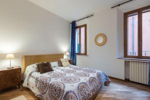 Ένα ή περισσότερα κρεβάτια σε δωμάτιο στο Modi, Bologna by Short Holidays