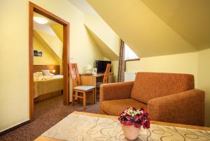 A bed or beds in a room at Záviš z Falkenštejna