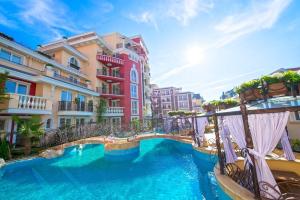 Bazén v ubytování MESSEMBRIA B504 Studio Sunny Beach nebo v jeho okolí