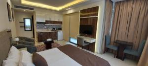 Postel nebo postele na pokoji v ubytování Palm Ville Suites