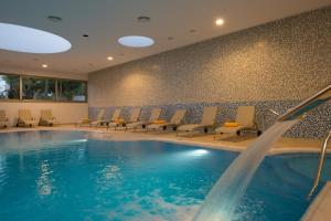 Bazén v ubytování Olympic Lagoon Resort Paphos nebo v jeho okolí