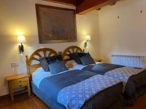 Posteľ alebo postele v izbe v ubytovaní Casa de piedra con encanto en el bonito pueblo de Bagergue
