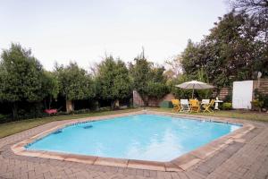 Bazén v ubytování Cottonwood Guesthouse Oasis nebo v jeho okolí