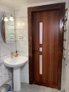 Подина tesisinde bir banyo