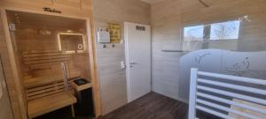 Koupelna v ubytování Haus Kliffblick + 20 fotografií