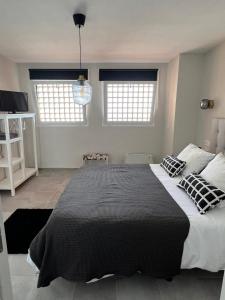 Кровать или кровати в номере Apartamentos La Mar