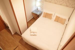 Posteľ alebo postele v izbe v ubytovaní Bcn-rentals apartments in the Old town