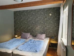 Postel nebo postele na pokoji v ubytování Klåveröd logi & café
