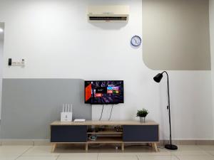 TV a/nebo společenská místnost v ubytování Residensi Flora