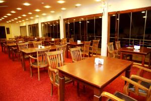A restaurant or other place to eat at Miletus Otel Şile