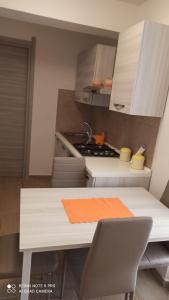 A kitchen or kitchenette at Nathan house Pistis