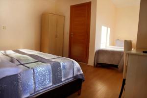 A bed or beds in a room at Miletus Otel Şile