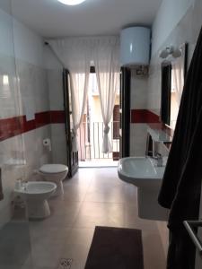 Ein Badezimmer in der Unterkunft S'ENNA BIRDI
