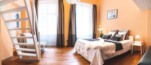 Una cama o camas en una habitación de Central Ruterra 3 BDR Apartment