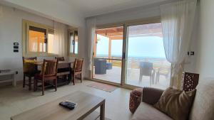 Χώρος καθιστικού στο Breathtaking Luxury & Spacious FAMILY 2-Bed 1st Row Seaview at Stella SeaView Sokhna - Families Only