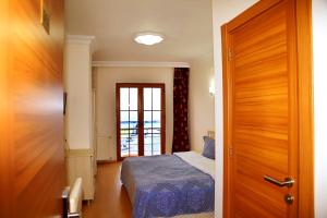 A bed or beds in a room at Miletus Otel Şile