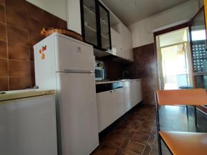 Kuchnia lub aneks kuchenny w obiekcie La Casa Bianca - Alghero Calich