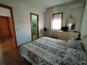 Łóżko lub łóżka w pokoju w obiekcie La Casa Bianca - Alghero Calich