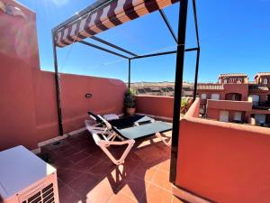 Balkon lub taras w obiekcie Duplex Penthouse in Estepona- Mountain and Sea views