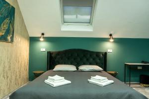 a bedroom with a bed with two towels on it at Pensiunea Qubik Praid in Ocna de Jos +101 photos