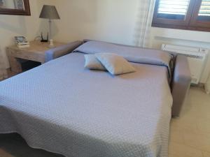 A bed or beds in a room at La LocanDina