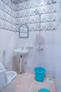 Mehra Cottage tesisinde bir banyo