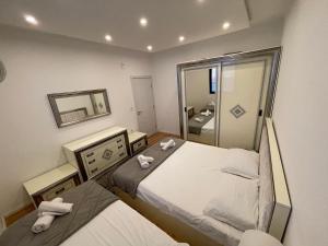 Postel nebo postele na pokoji v ubytování Days Inn Apartments
