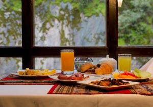 Makanan di atau berdekatan hotel