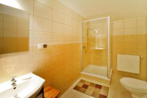 Ένα μπάνιο στο Holiday apartment in the countryside, Biskupice +17 φωτογραφίες
