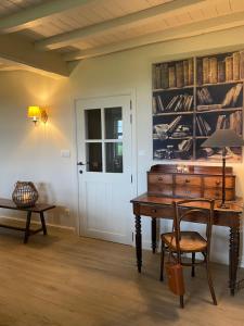 a room with a desk and a chair and a door at Cottage 33 Westhoek in Alveringem