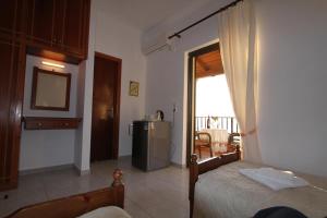 A bed or beds in a room at PORTO-FINO