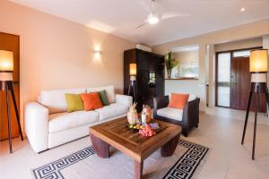 Khu vực ghế ngồi tại EAST KEYS - East Lagoon Suites