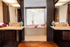 Phòng tắm tại EAST KEYS - East Lagoon Suites