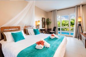 Giường trong phòng chung tại EAST KEYS - East Lagoon Suites
