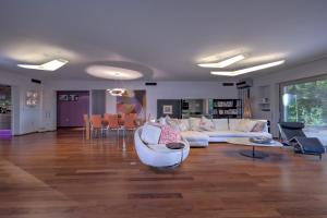 Posezení v ubytování Luxurious Villa Philoxenia