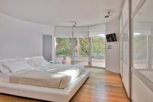 Postel nebo postele na pokoji v ubytování Luxurious Villa Philoxenia