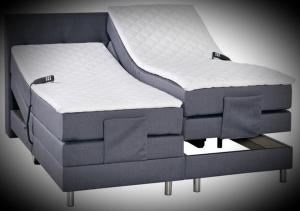 a pair of beds sitting on top of each other at Apartmani Peyton in Slavonski Brod