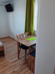 Televízia a/alebo spoločenská miestnosť v ubytovaní Apartment Sabrina
