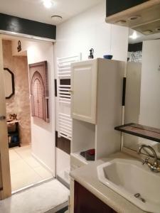 حمام في Jacuzzi Massage et Vin Plateau dînatoire offert