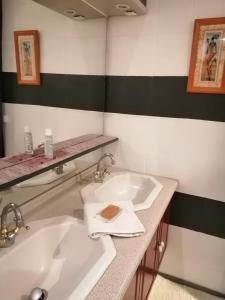 a bathroom with a sink and a mirror at Jacuzzi Massage sur rdv,Duo,reiki,californien, réflexologie plantaire, et bouteille mousseux offerte in Férolles +21 photos