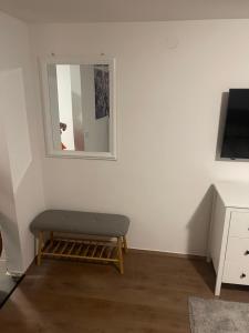 Televízia a/alebo spoločenská miestnosť v ubytovaní Malibu Apartman