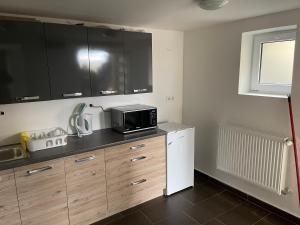Kuchyňa alebo kuchynka v ubytovaní Malibu Apartman