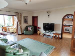 TV/trung tâm giải trí tại VolKKanrentals Villa Baljat