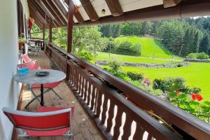 a balcony with a table and chairs and a view of a garden at Apartment, Hornberg in Niederwasser